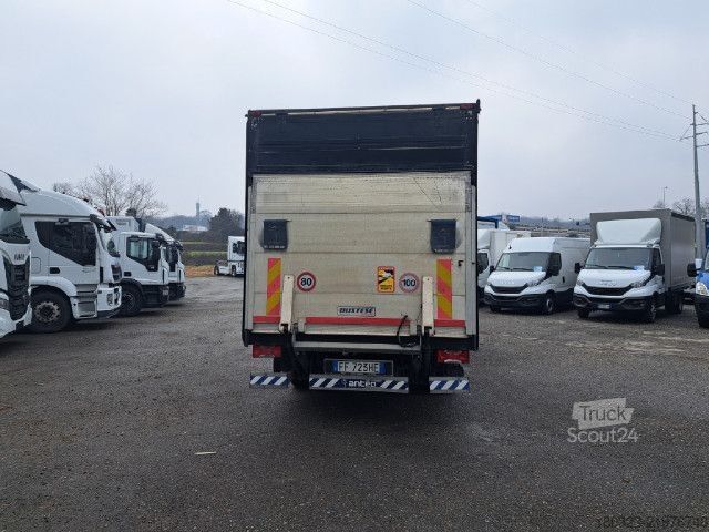 Ponyvával szerelt furgon IVECO 60C18