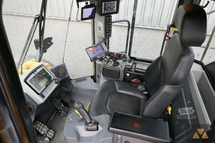 Kolesni nakladalnik Caterpillar 980M