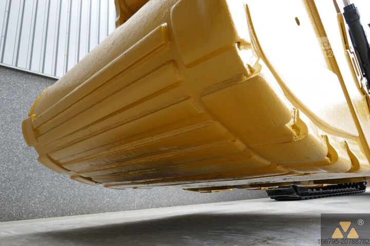 Gosenični bager Caterpillar 390F LME