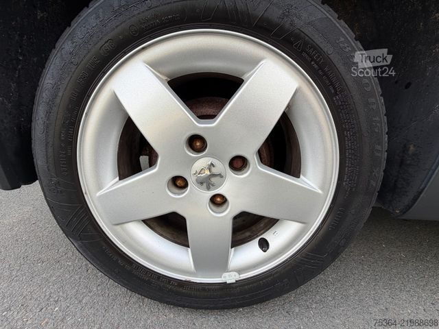 Furgon PEUGEOT 207 Tendance  1.4  VTi 70 kw 5 Türig Klima Eu5