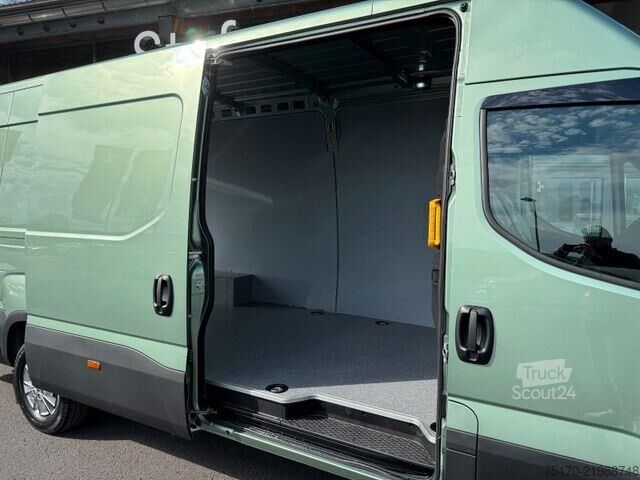 Stationvogn med højt tag Iveco Daily 35S18 HA8 3.0L *R4.100mm*Automatik*AHK*LED