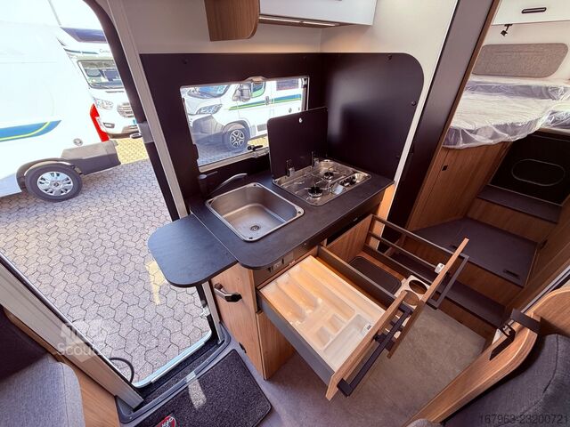 Halvintegrerad husbil CHAUSSON 627 Titanium Line `27