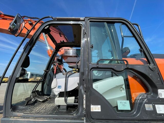 Excavadora sobre orugas Hitachi ZX210LC-6