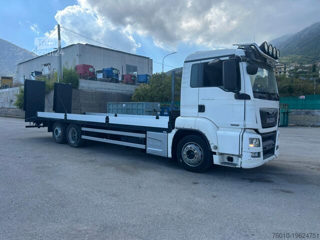 Camión de plataforma MAN TGS 26.360