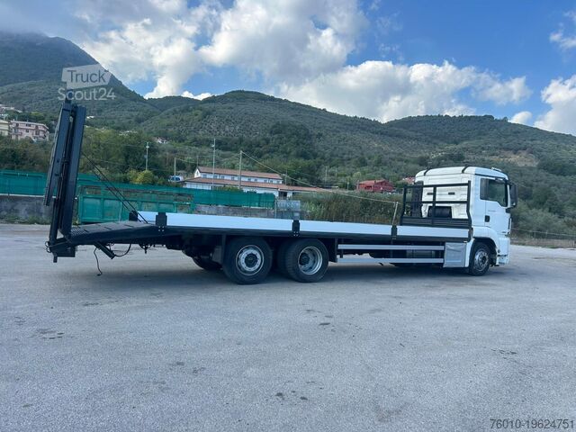 Camión de plataforma MAN TGS 26.360
