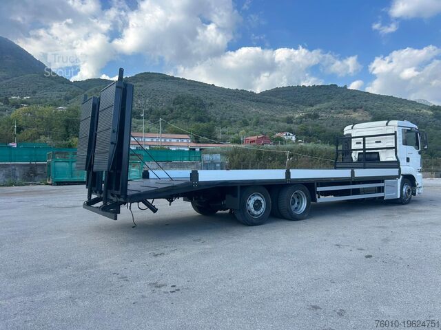 Camión de plataforma MAN TGS 26.360