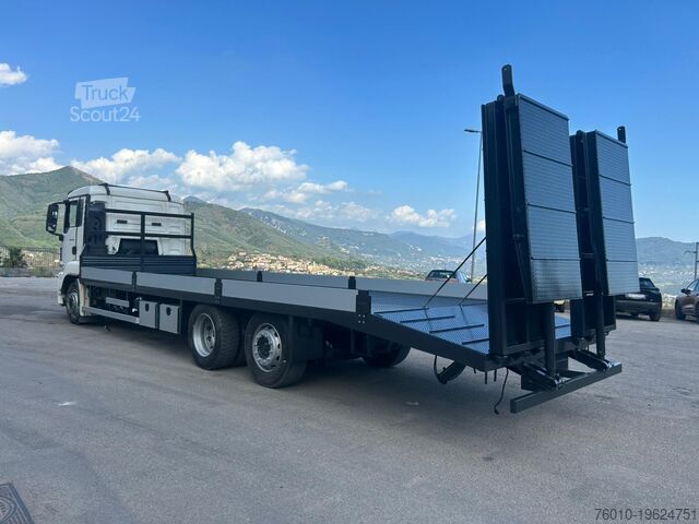 Camión de plataforma MAN TGS 26.360