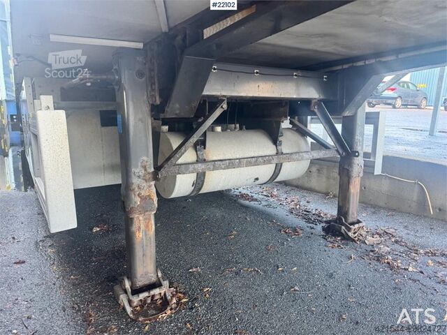 HFR skap-semitrailer med kjøle-/fryseenhet HFR box semi-trailer with refrigeration/freezer unit