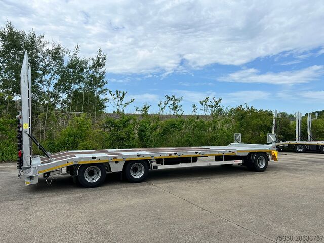 Low loader trailer Möslein T 3-9,20 F 3 Achs Tieflader mit gerader Ladefläche 9 m, Neufahrzeug