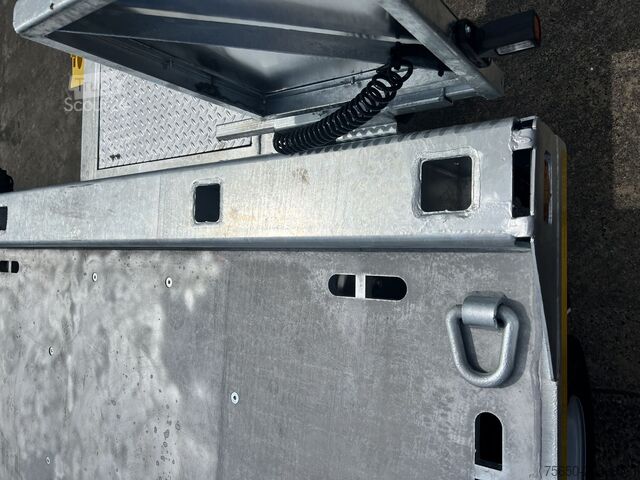 Low loader trailer Möslein T 3-9,20 F 3 Achs Tieflader mit gerader Ladefläche 9 m, Neufahrzeug