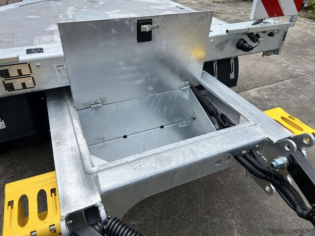 Lågbyggd trailer Möslein T 3-9,20 F  3 Achs Tieflader mit gerader Ladefläche 9 m, Neufahrzeug
