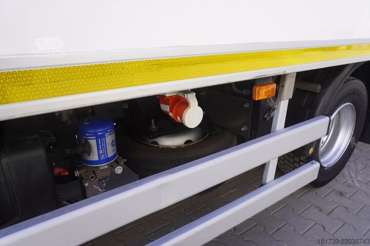 Sunkvežimis-šaldytuvas Renault D12 / Lamberet refrigerated truck / lift