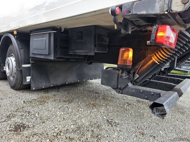 Chladírenský vůz Volvo FM330 6x2 FRIGOBLOCK Multizone Lift/Lenk