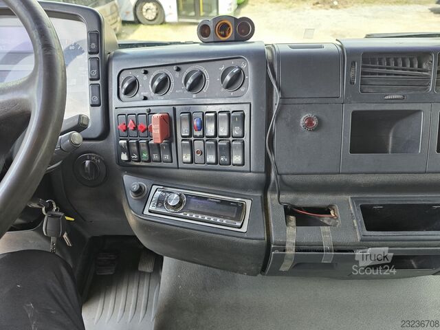 Hákový nosič kontejnerů MAN TGA 26.463 FDLC 8x4 35t Lenkachse