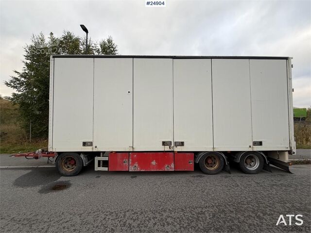 Skříňový přívěs Ekeri s plně otevíratelnou bočnicí Ekeri Box Trailer with Full Side Opening