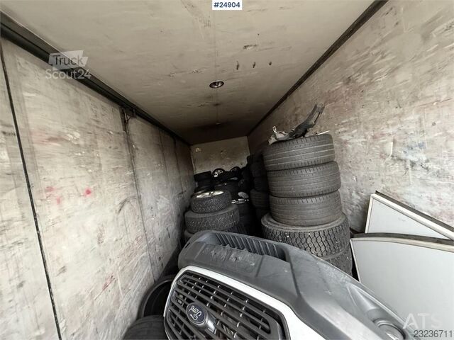 Skříňový přívěs Ekeri s plně otevíratelnou bočnicí Ekeri Box Trailer with Full Side Opening