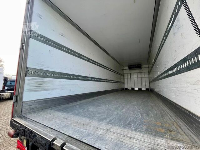 Gekoeld/bevroren transport Renault T380 VF611M165MD003883, 388567 km, CARRIER, NAV...