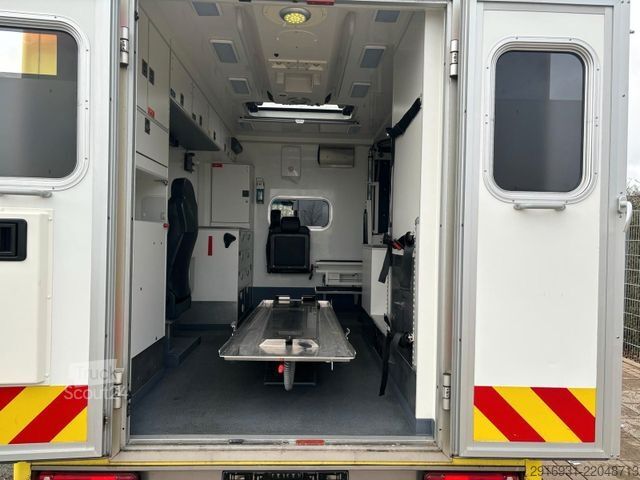 Samochód strażacki MERCEDES-BENZ Sprinter II 516 CDI / Klima / Automatik / RTW