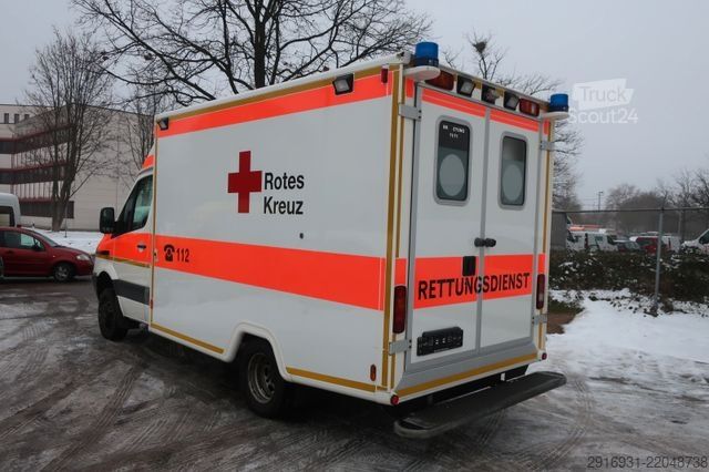 Samochód strażacki MERCEDES-BENZ Nr.A28 Sprinter 516 CDI 4X4 RTW 1.Hand / SHZ