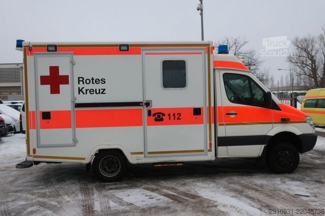 Samochód strażacki MERCEDES-BENZ Nr.A28 Sprinter 516 CDI 4X4 RTW 1.Hand / SHZ