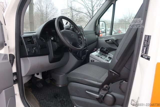 Samochód strażacki MERCEDES-BENZ Nr.A28 Sprinter 516 CDI 4X4 RTW 1.Hand / SHZ