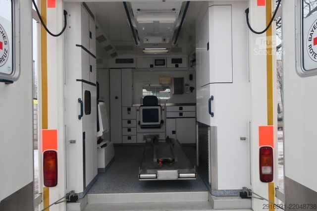 Samochód strażacki MERCEDES-BENZ Nr.A28 Sprinter 516 CDI 4X4 RTW 1.Hand / SHZ