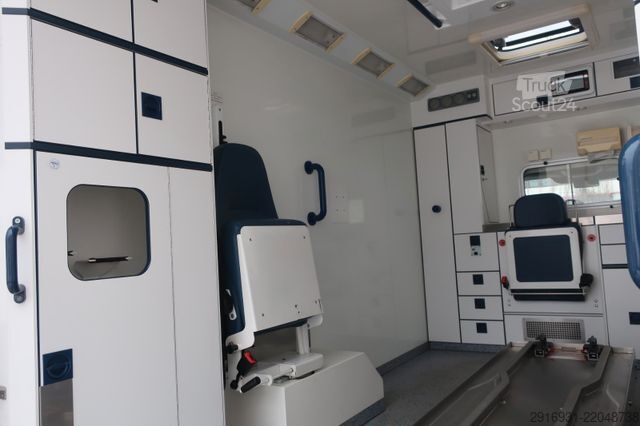 Samochód strażacki MERCEDES-BENZ Nr.A28 Sprinter 516 CDI 4X4 RTW 1.Hand / SHZ