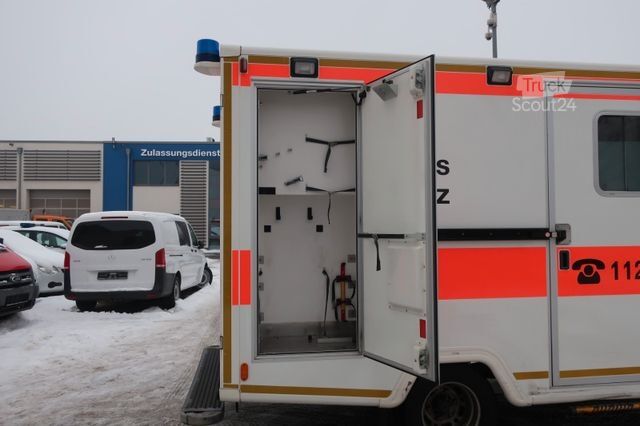 Samochód strażacki MERCEDES-BENZ Nr.A28 Sprinter 516 CDI 4X4 RTW 1.Hand / SHZ