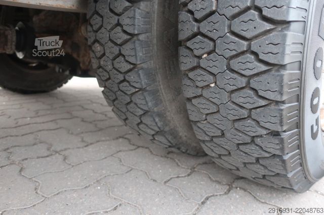 Furgon z wysokim dachem MERCEDES-BENZ Nr.31 Vario 614 D / AHK / SHZ / DoKa 9 Sitzer