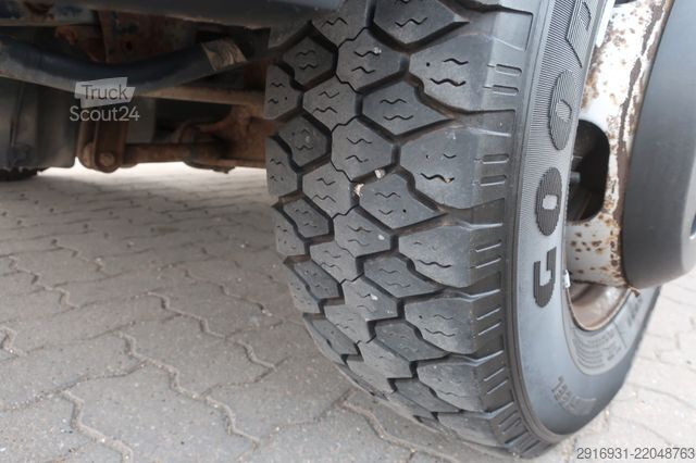 Furgon z wysokim dachem MERCEDES-BENZ Nr.31 Vario 614 D / AHK / SHZ / DoKa 9 Sitzer