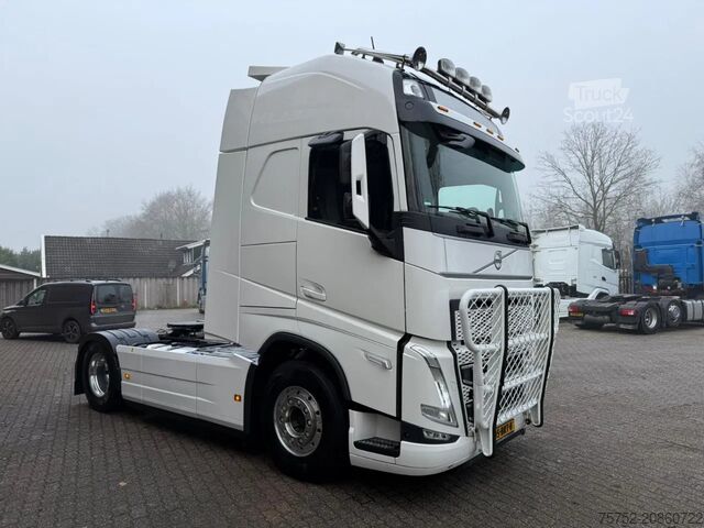Standard-SZM Volvo FH 500 4X2 Globetrotter XL Full Air Alcoa 2x ta...