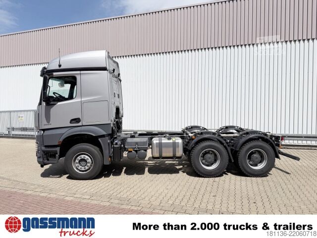 Pašizgāzējs kravas automašīna Mercedes-Benz Arocs 2653 K 6x4, Retarder, Navi,