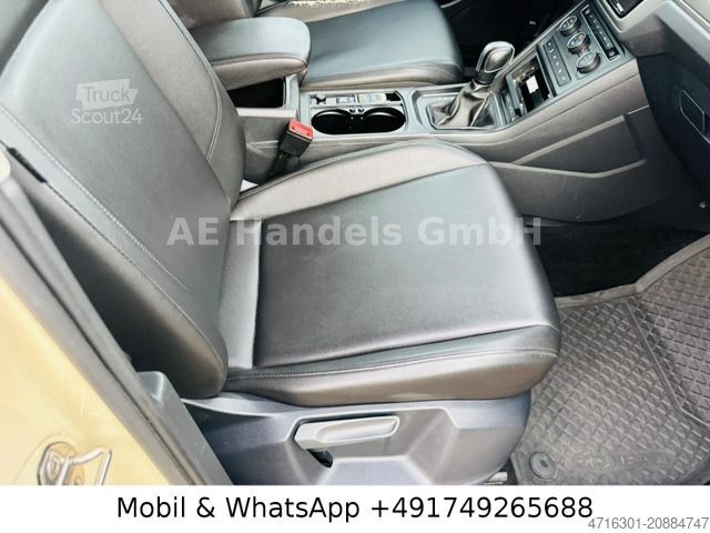 Minibus VOLKSWAGEN Touran 2.0 TDI DSG *7Sitzer/kklape/Temp