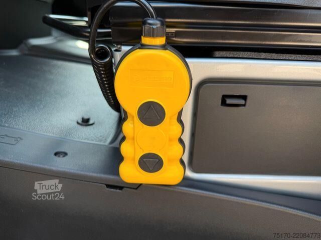 Volquete Mercedes-Benz Sprinter 519 CDI DoKa Henschel 3-S-Kipper