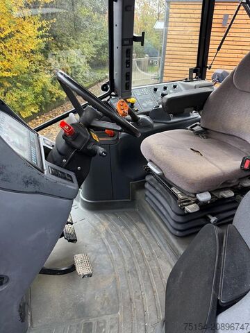 Traktor New Holland TM 190