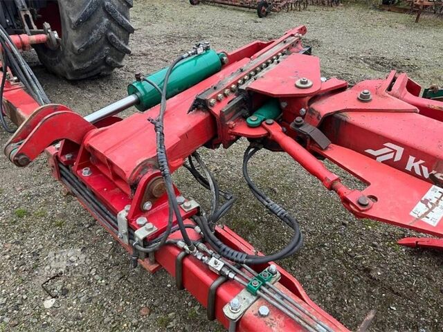 Charrue Kverneland PB 100 8 Schar