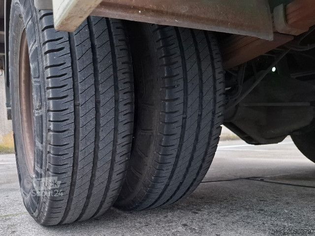 Fourgon tôlé IVECO DAILY 60C18 BOX + SPONDA