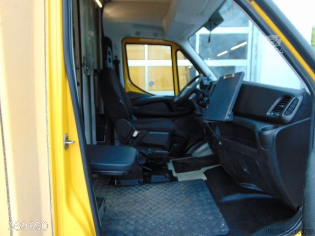 Furgons ar kasti IVECO Daily 35S11 35-110 HiMatic Maxi Postkoffer Regal