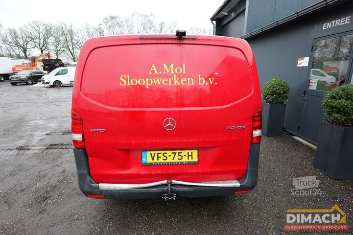 Duba panelată Mercedes-Benz VITO schade auto - voorschade - rood - trekhaak...