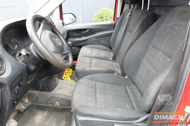 Duba panelată Mercedes-Benz VITO schade auto - voorschade - rood - trekhaak...