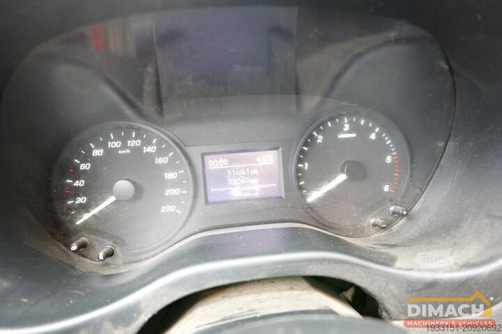 Duba panelată Mercedes-Benz VITO schade auto - voorschade - rood - trekhaak...