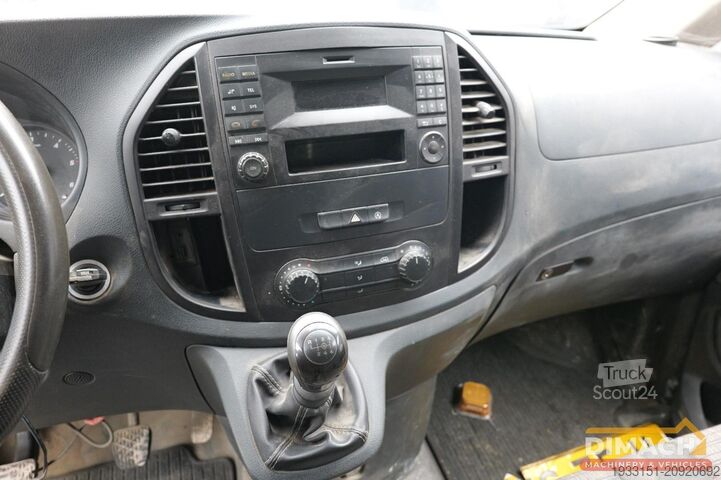 Duba panelată Mercedes-Benz VITO schade auto - voorschade - rood - trekhaak...