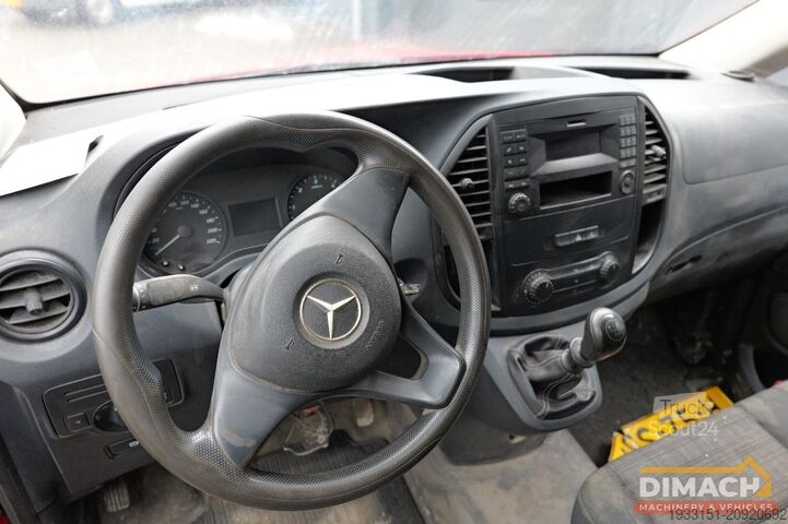 Duba panelată Mercedes-Benz VITO schade auto - voorschade - rood - trekhaak...