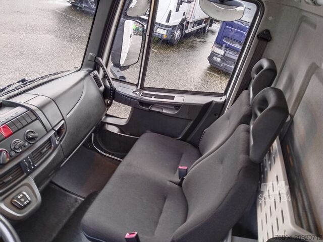 Camión caja IVECO ML120E22