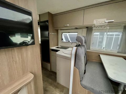 Daļēji integrēta kemperis Carado T 328 pro+ MESSE ANGEBOTE ON TOP