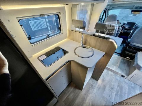 Daļēji integrēta kemperis Carado T 328 pro+ MESSE ANGEBOTE ON TOP