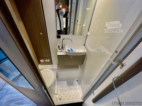 Daļēji integrēta kemperis Carado T 328 pro+ MESSE ANGEBOTE ON TOP