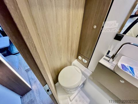 Daļēji integrēta kemperis Carado T 328 pro+ MESSE ANGEBOTE ON TOP