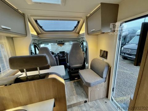 Daļēji integrēta kemperis Carado T 328 pro+ MESSE ANGEBOTE ON TOP