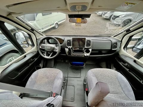 Daļēji integrēta kemperis Carado T 328 pro+ MESSE ANGEBOTE ON TOP